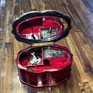 Vintage Musical Bride & Groom Jewelry Box